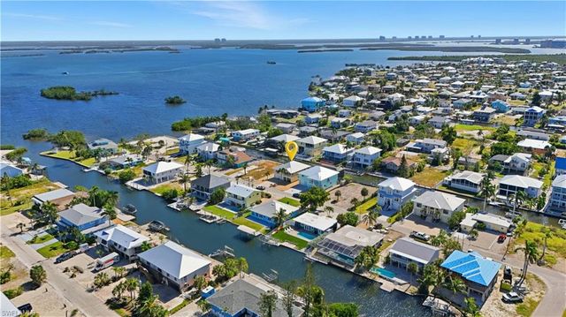 222 Flamingo ST, Fort Myers Beach, FL 33931