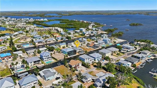 222 Flamingo ST, Fort Myers Beach, FL 33931