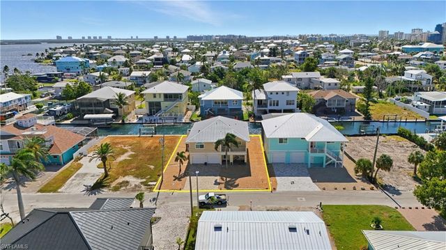 222 Flamingo ST, Fort Myers Beach, FL 33931