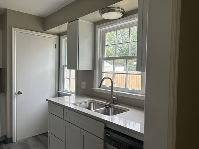 2416 E Livingston Avenue, Columbus, OH 43209