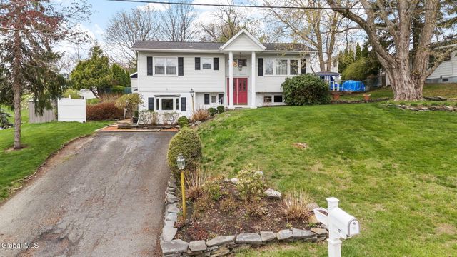 17 Cherry Lane, Brunswick, NY 12180