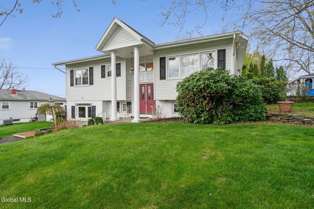 17 Cherry Lane, Brunswick, NY 12180