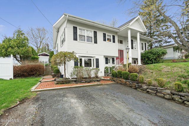 17 Cherry Lane, Brunswick, NY 12180