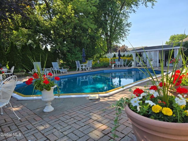 17 Cherry Lane, Brunswick, NY 12180