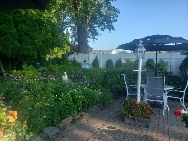 17 Cherry Lane, Brunswick, NY 12180