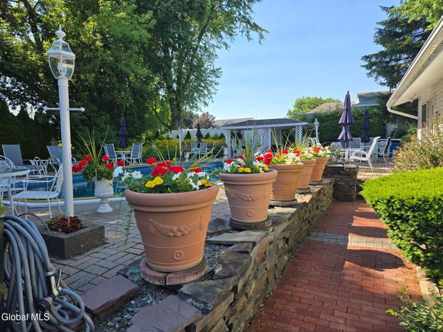 17 Cherry Lane, Brunswick, NY 12180