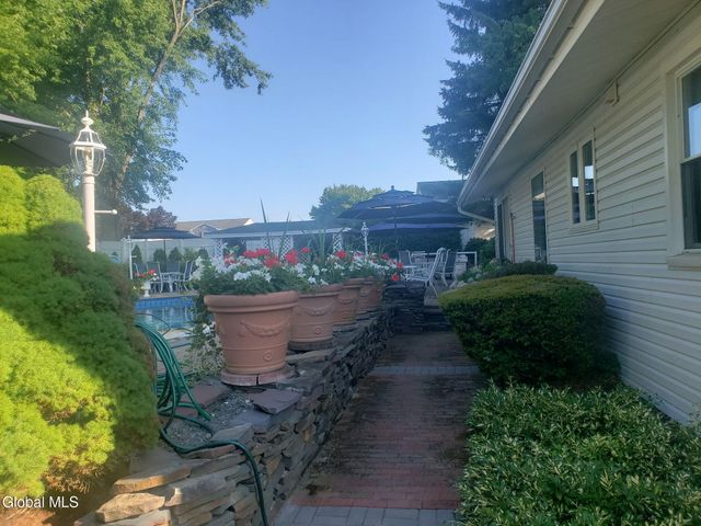 17 Cherry Lane, Brunswick, NY 12180