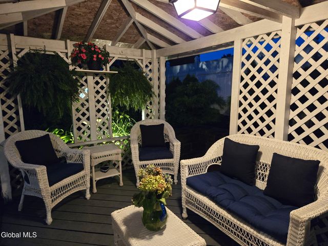 17 Cherry Lane, Brunswick, NY 12180