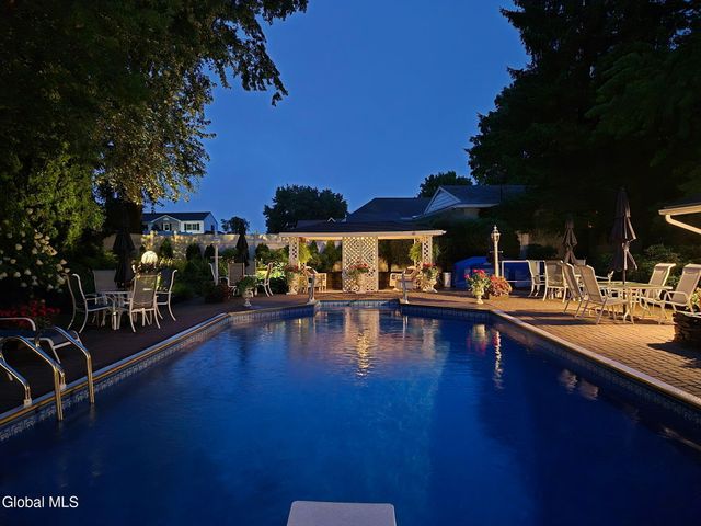 17 Cherry Lane, Brunswick, NY 12180