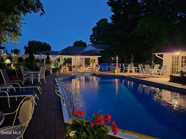 17 Cherry Lane, Brunswick, NY 12180