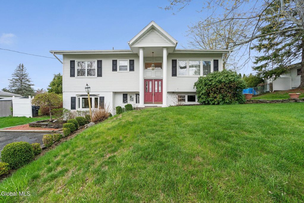 17 Cherry Lane, Brunswick, NY 12180