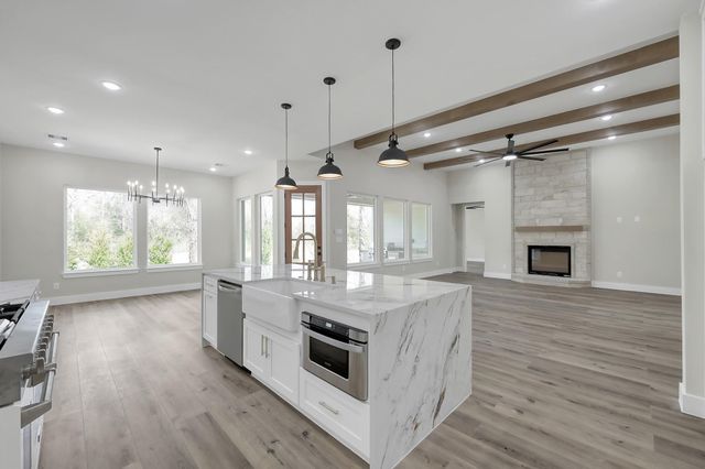 90 Wick Willow Rd, Montgomery, TX 77356