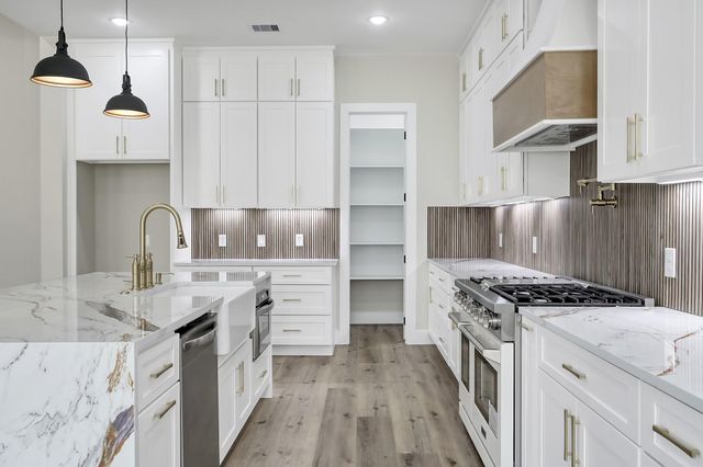 90 Wick Willow Rd, Montgomery, TX 77356