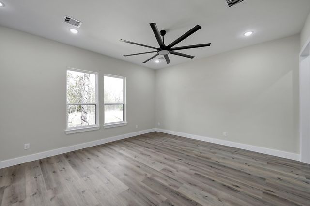 90 Wick Willow Rd, Montgomery, TX 77356