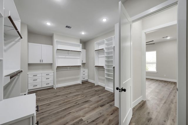 90 Wick Willow Rd, Montgomery, TX 77356