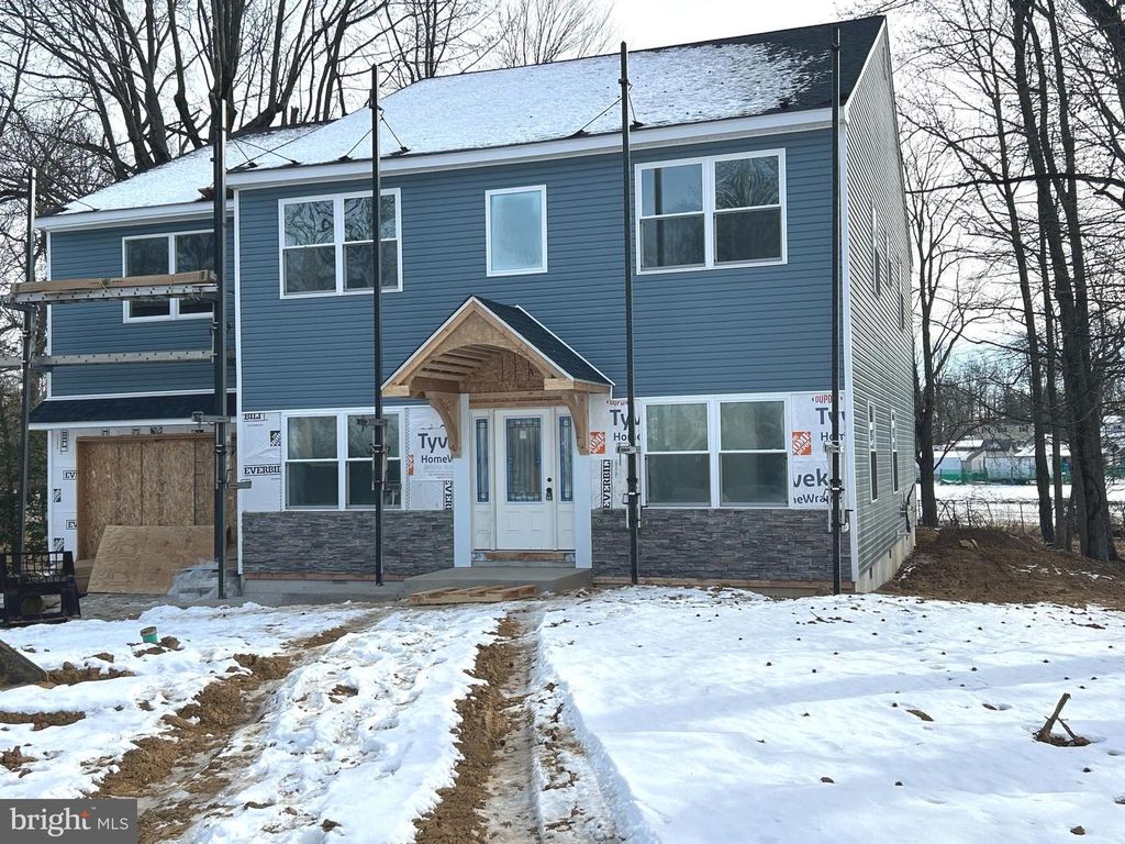 2718 AVENUE C, Levittown, PA 19056