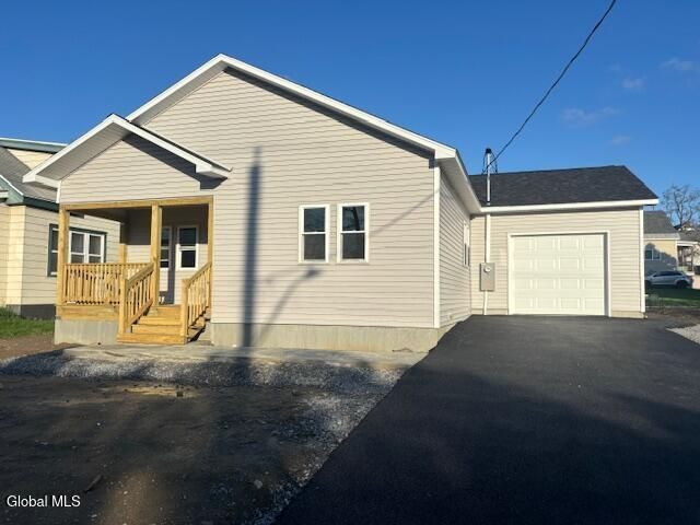 2004 Foster Avenue, Schenectady, NY 12308