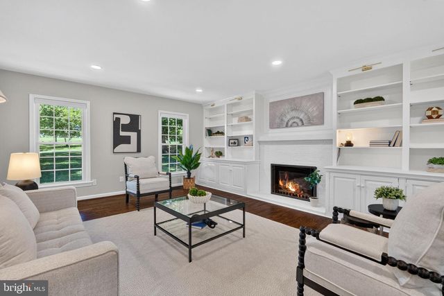 11312 LAPHAM DR, Oakton, VA 22124