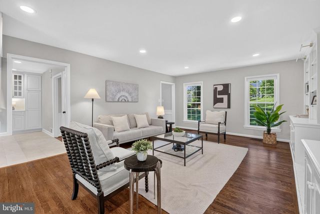 11312 LAPHAM DR, Oakton, VA 22124