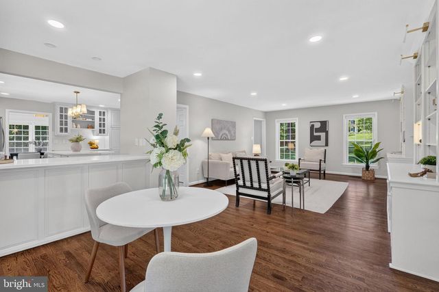 11312 LAPHAM DR, Oakton, VA 22124