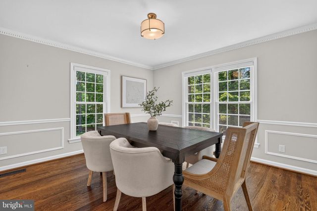 11312 LAPHAM DR, Oakton, VA 22124