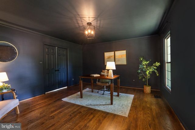 11312 LAPHAM DR, Oakton, VA 22124