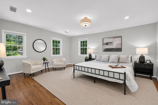 11312 LAPHAM DR, Oakton, VA 22124