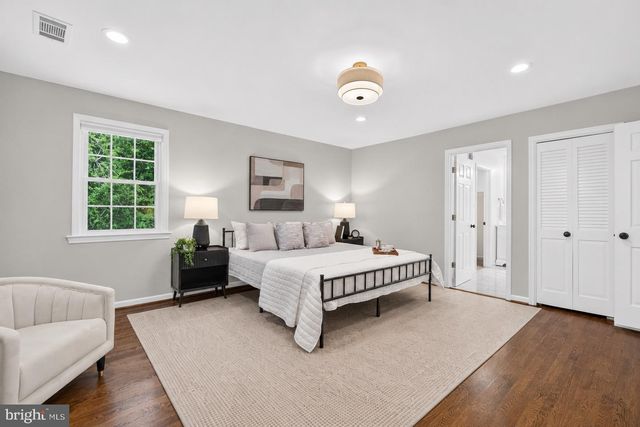 11312 LAPHAM DR, Oakton, VA 22124