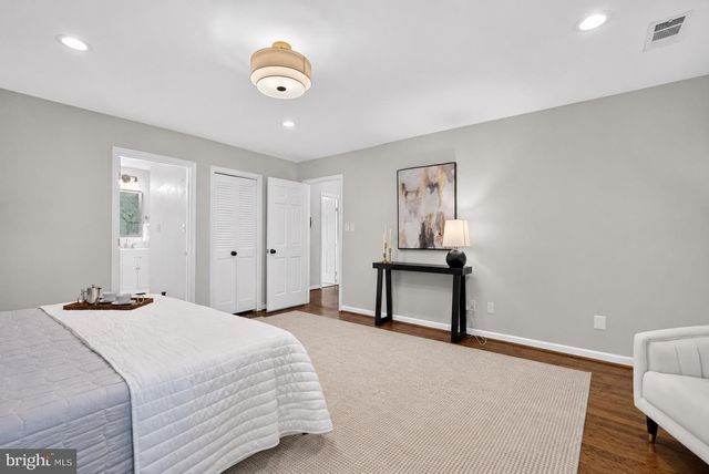 11312 LAPHAM DR, Oakton, VA 22124