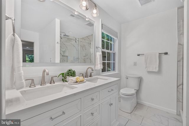 11312 LAPHAM DR, Oakton, VA 22124