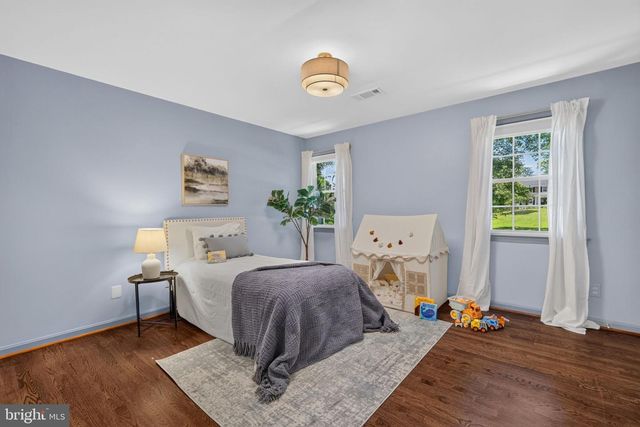 11312 LAPHAM DR, Oakton, VA 22124