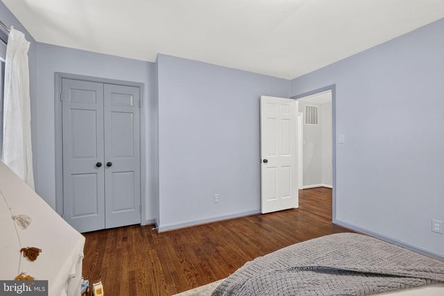 11312 LAPHAM DR, Oakton, VA 22124