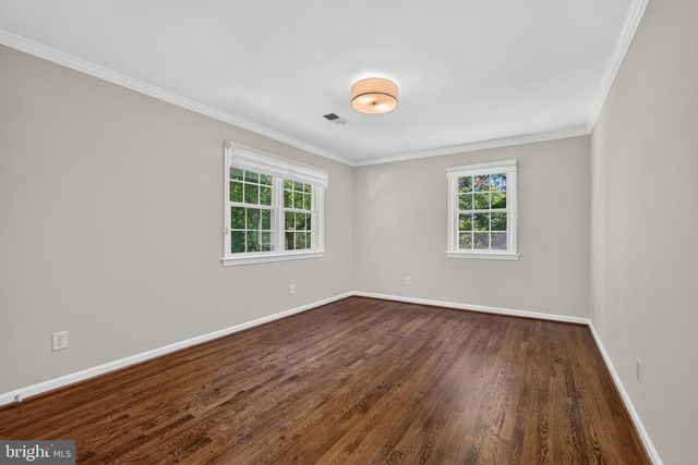 11312 LAPHAM DR, Oakton, VA 22124