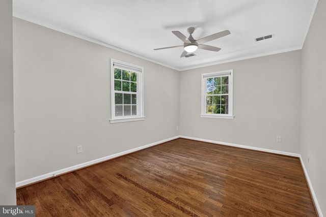 11312 LAPHAM DR, Oakton, VA 22124