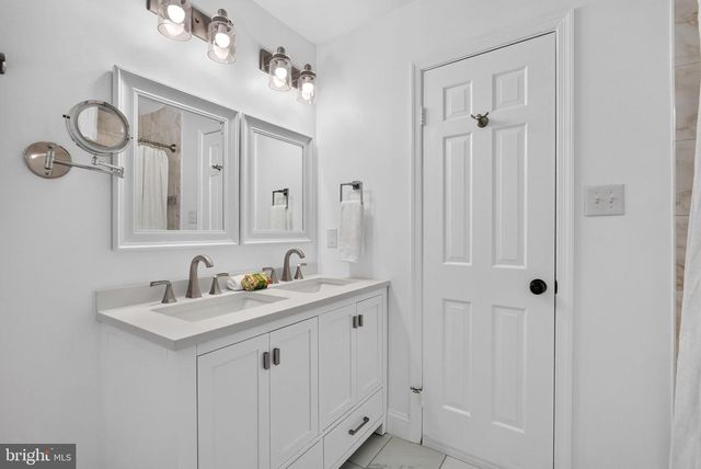 11312 LAPHAM DR, Oakton, VA 22124