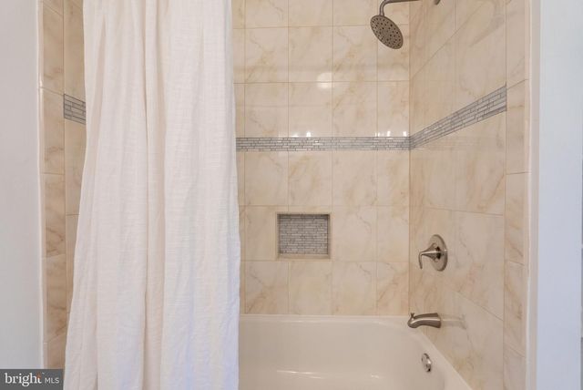 11312 LAPHAM DR, Oakton, VA 22124