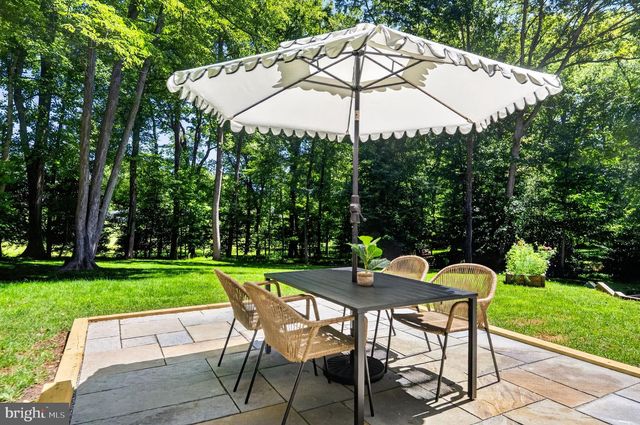 11312 LAPHAM DR, Oakton, VA 22124