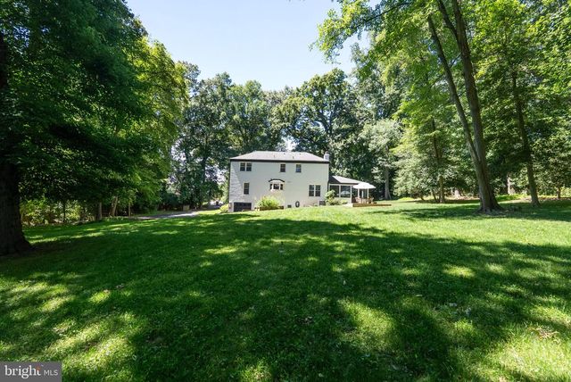 11312 LAPHAM DR, Oakton, VA 22124