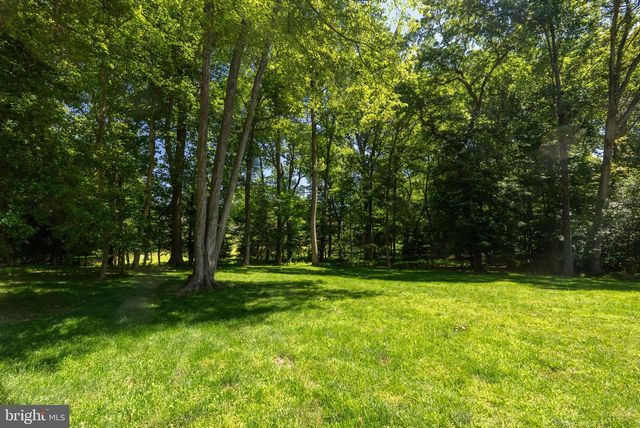 11312 LAPHAM DR, Oakton, VA 22124