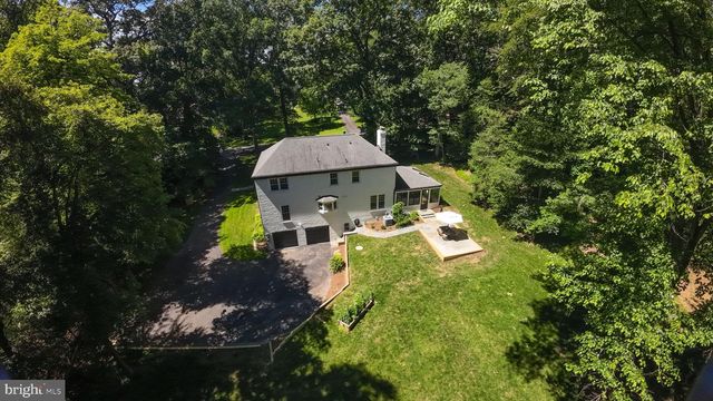 11312 LAPHAM DR, Oakton, VA 22124