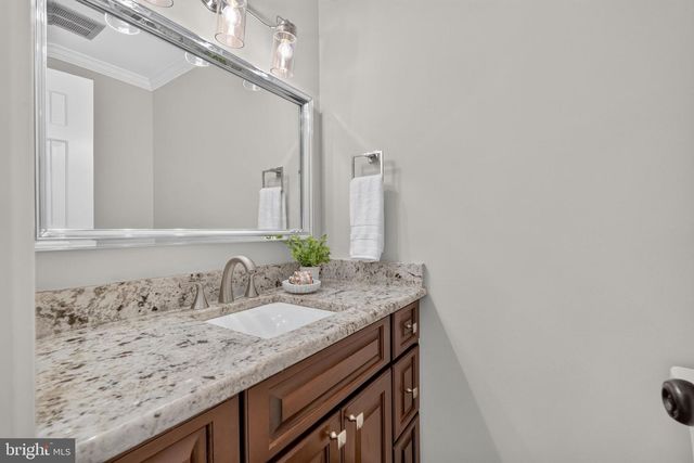 11312 LAPHAM DR, Oakton, VA 22124