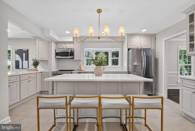 11312 LAPHAM DR, Oakton, VA 22124