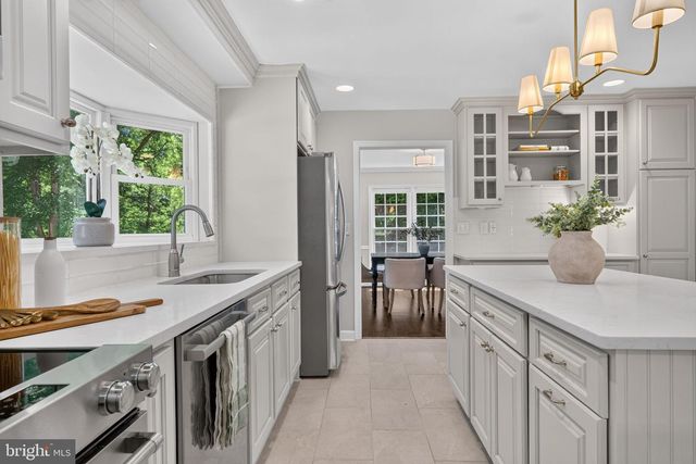 11312 LAPHAM DR, Oakton, VA 22124