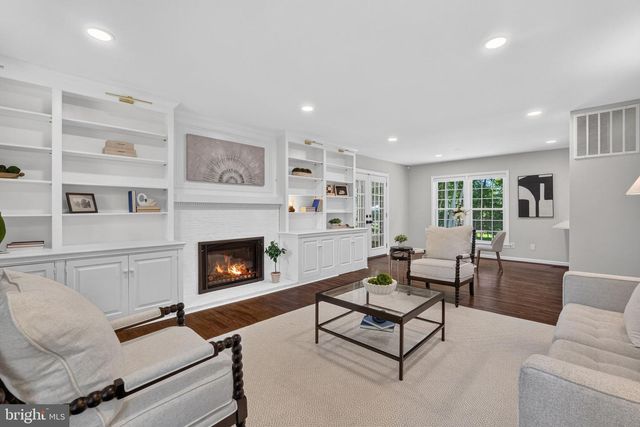 11312 LAPHAM DR, Oakton, VA 22124