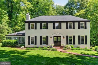11312 LAPHAM DR, Oakton, VA 22124