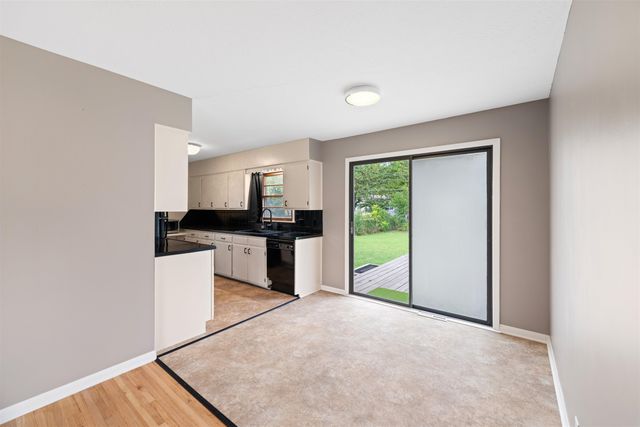 2037 Roach St, Salina, KS 67401