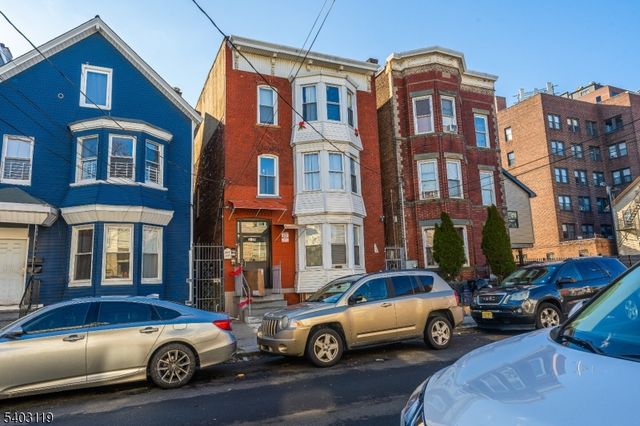 1124 Hampton Pl, Elizabeth City, NJ 07201