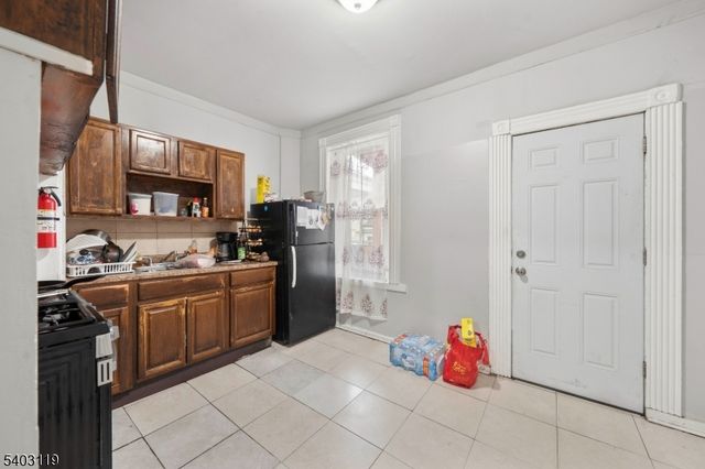 1124 Hampton Pl, Elizabeth City, NJ 07201