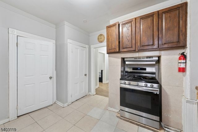 1124 Hampton Pl, Elizabeth City, NJ 07201