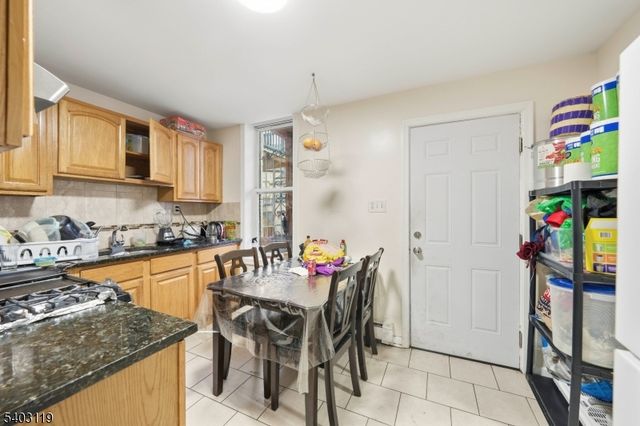 1124 Hampton Pl, Elizabeth City, NJ 07201